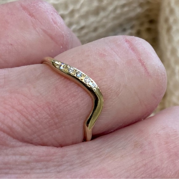 10k YG Wave ring - Picture 4 of 6